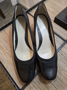 NWOT - Easy Spirit Black Leather Rounded Toe Women's Heel Pump